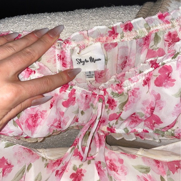 White Pink Floral Off Shoulder Romper - Picture 4 of 13